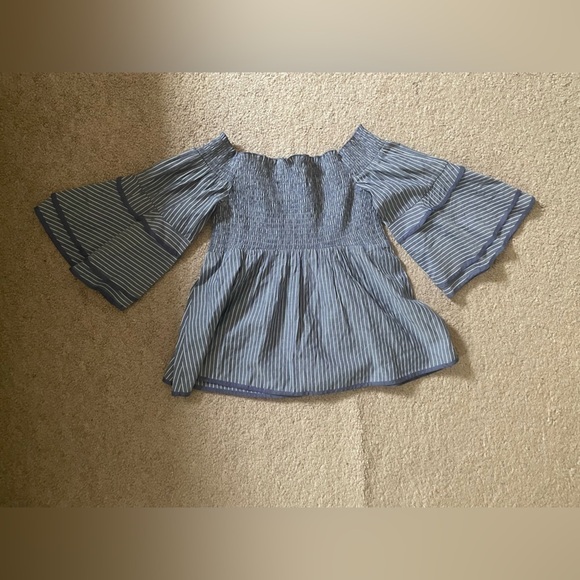 American Eagle Outfitters smocked bell sleeve top size XS‎ - Picture 9 of 9